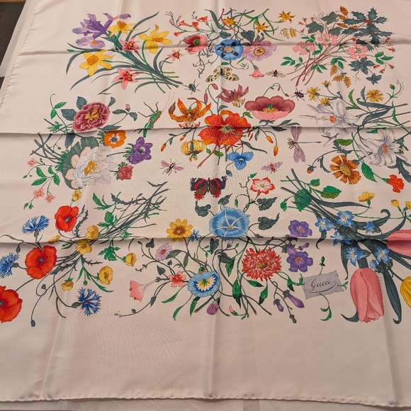 Gucci Floral Silk Carre - Picture 8 of 11